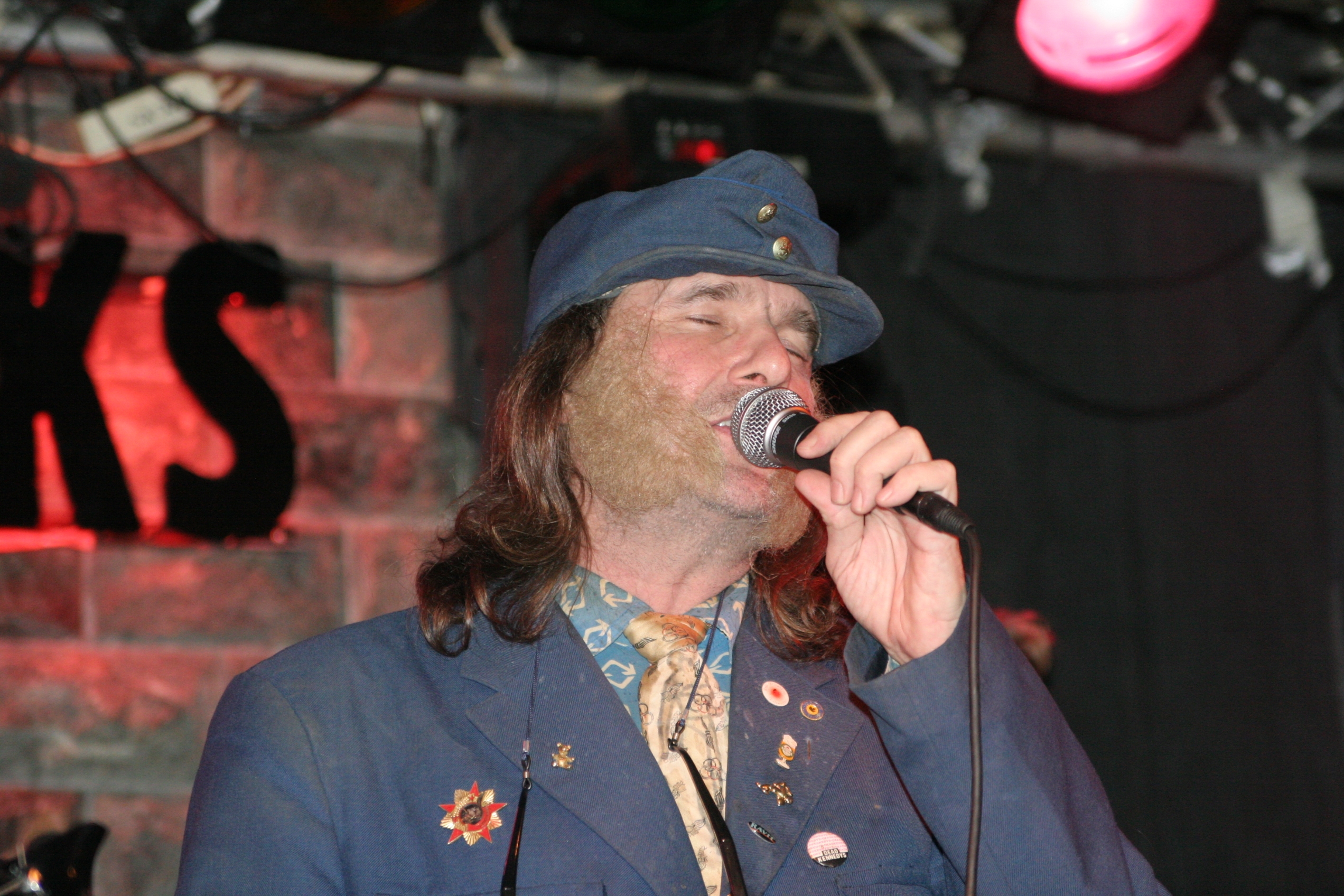 Aarne Tenkanen esiintyy Varastofestareilla Ylikiimingissä